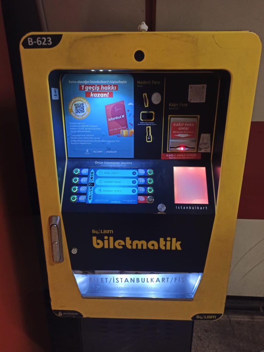 Так выглядят терминалы, где покупаем билеты