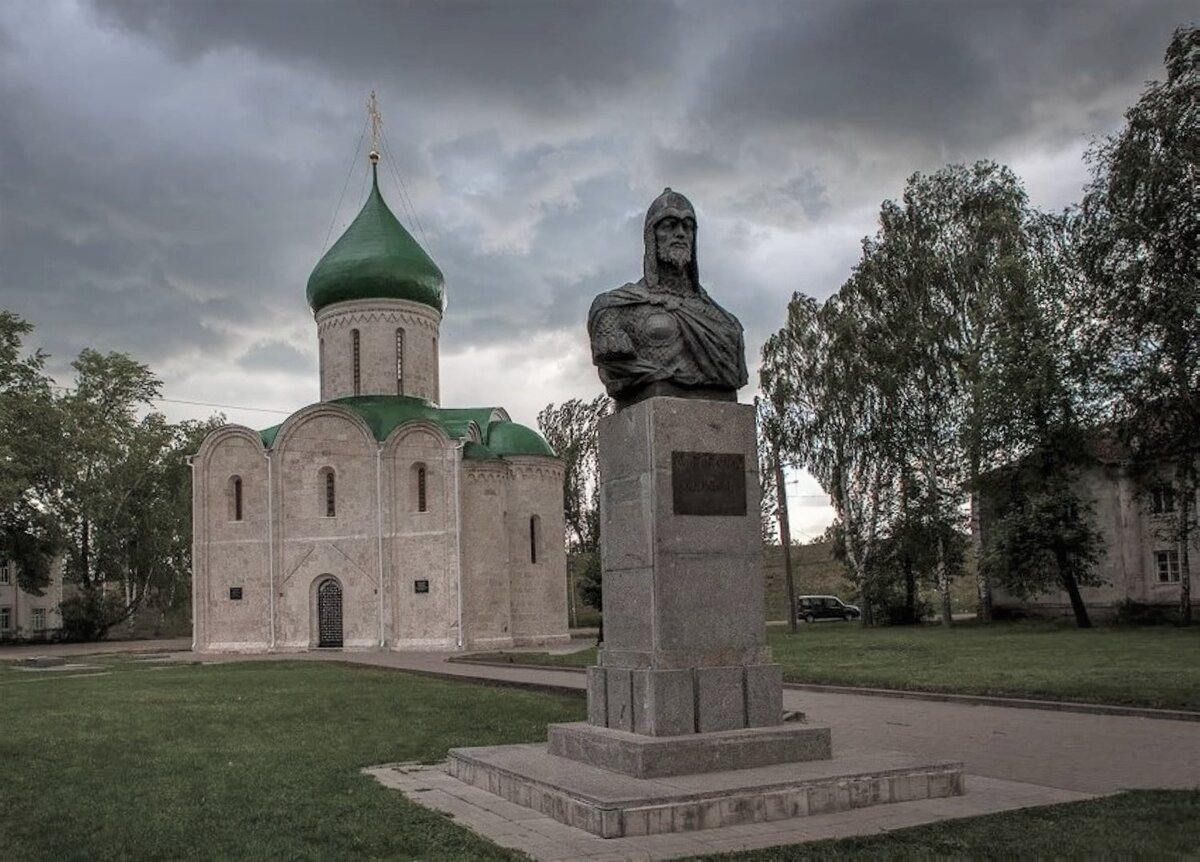 фото памятник Александру Невскому