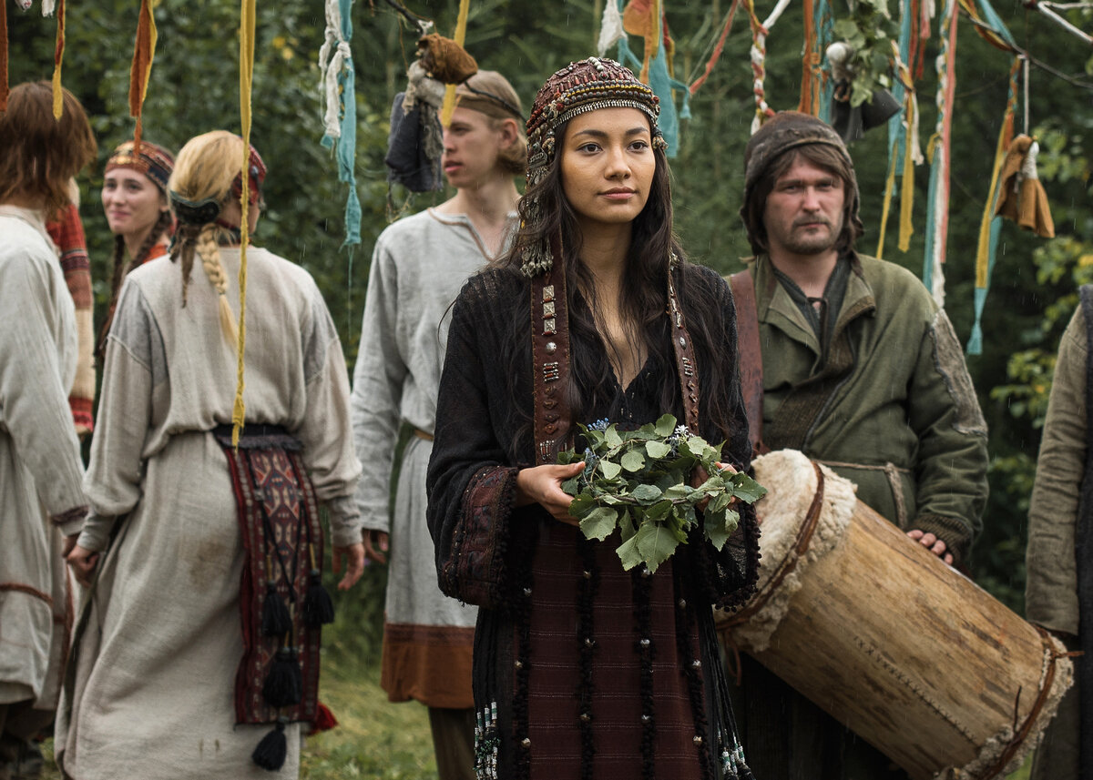 Обряды и наряды показаны очень красиво.