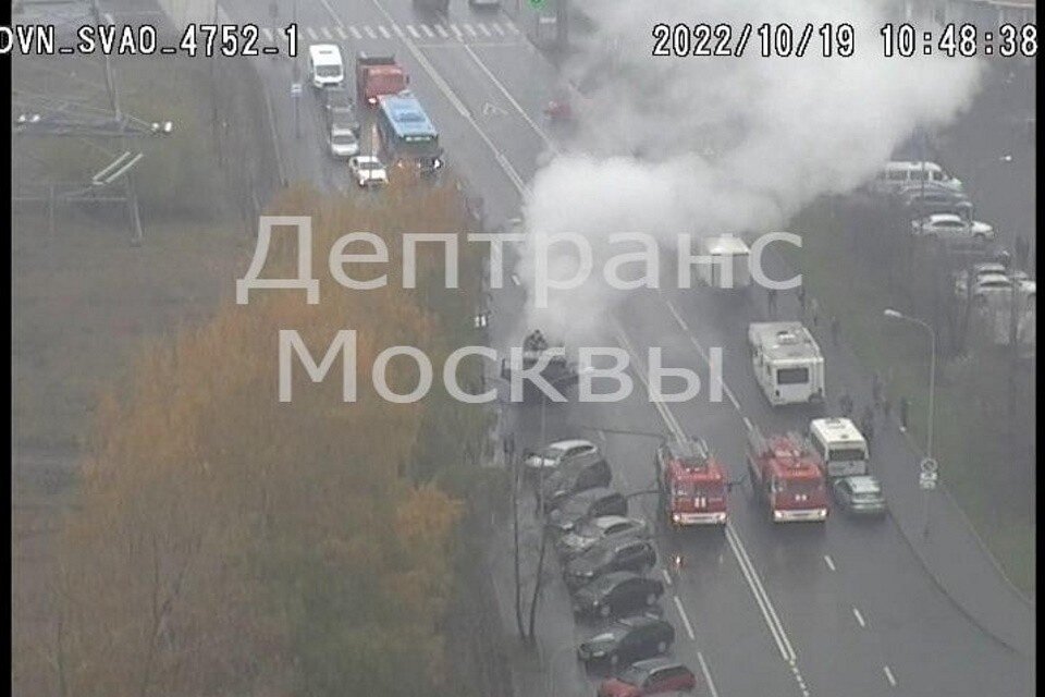     Возгорание ликвидировали, движение на улице Летчика Спирина не затруднено  Департамент транспорта Москвы