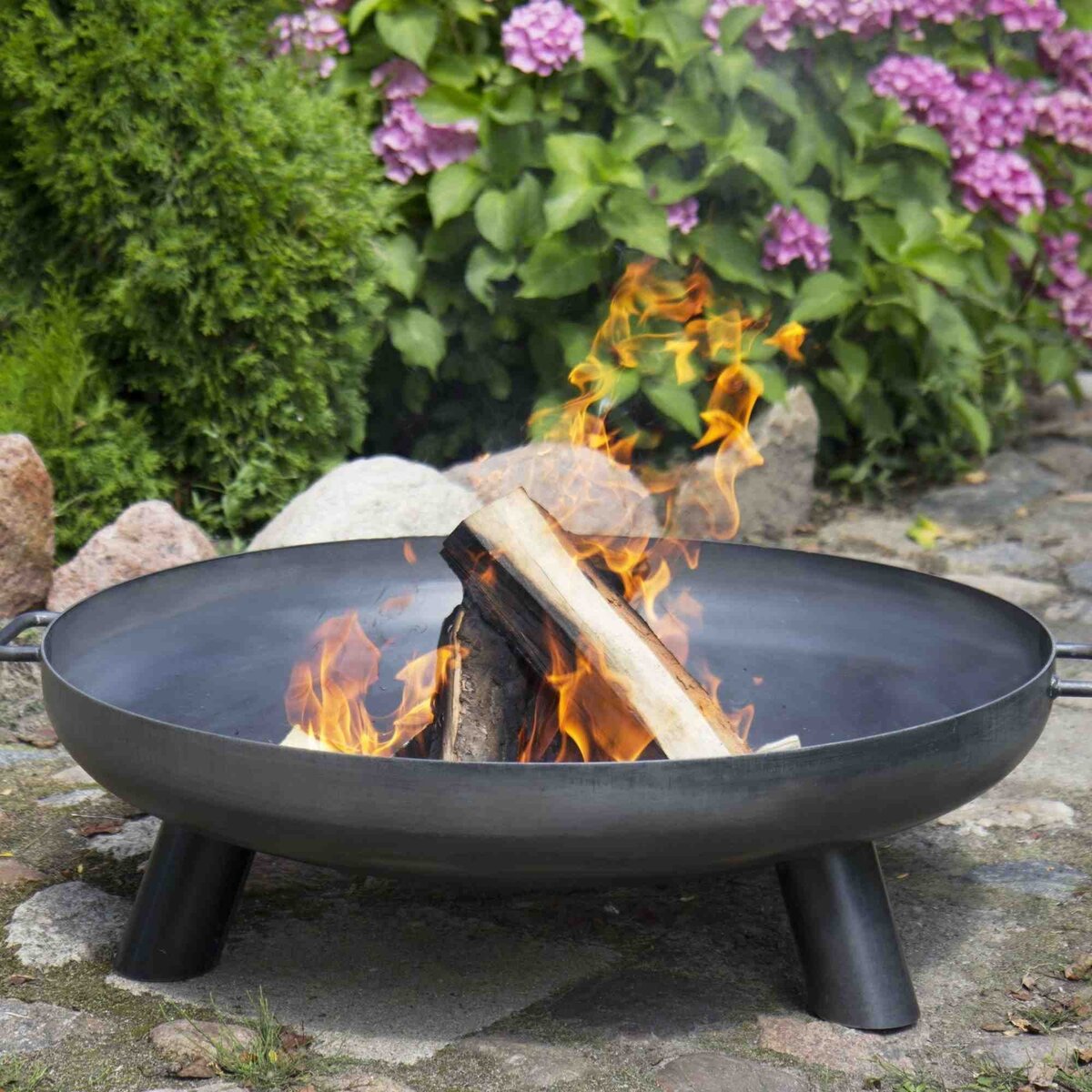 https://www.gardenstreet.co.uk/images/norfolk-leisure-bali-100cm-fire-bowl-p8644-53644_zoom.jpg