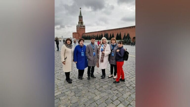    Оренбургские учителя прибыли Всероссийский форум классных руководителей в Москву Марина Шарт