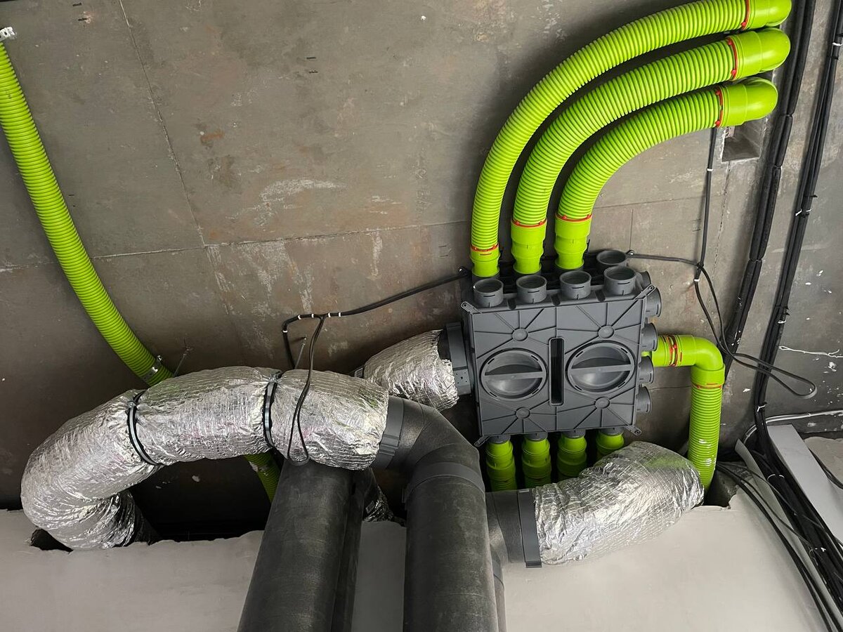 Вытяжной коллектор - камера статического давления Blizzard R1 на 24 подключений (3 стороны).