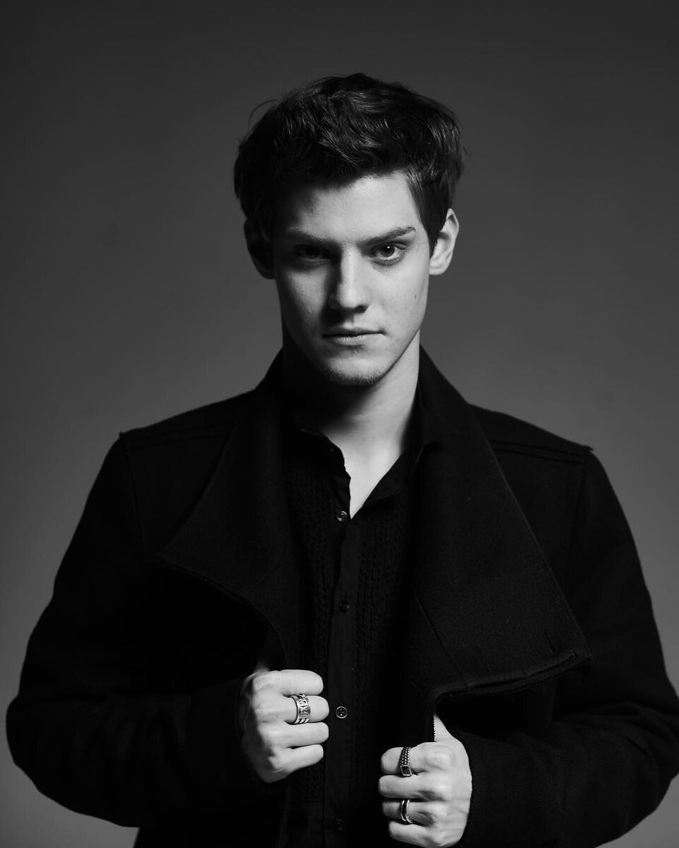 Сын красавчик. Дикон сын риз. Украшение женщины сын. Сын красавец. Сепханов ром али.