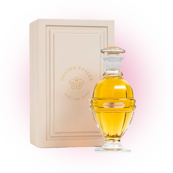 
купить€5500Парфюмерная вода Maison PsychéКрупная алкогольная группа Rémy Cointreau Group теперь еще стала и парфюмерной компанией, запустив Maison Psyché. Задача — объединить опыт парфюмерии и мира спиртных напитков, чтобы «исследовать неизведанные горизонты». В основе аромата особый опыт смешивания и выдержки, характерный для индустрии спиртных напитков. Флаконы духов Maison Psyché выполнены из хрусталя Baccarat и украшены золотом, а некоторые лимитированные версии будут декорированы бриллиантами для эксклюзивных клиентов. За ароматом стоит парфюмер Софи Лаббе, главный парфюмер Firmenich. «Мы оставили ароматы на выдержку в погребах Maison Rémy Martin в наших небольших дубовых бочках, чтобы дать им возможность расширить свой ольфакторный диапазон. Время сделало свое дело, и результат поразителен».