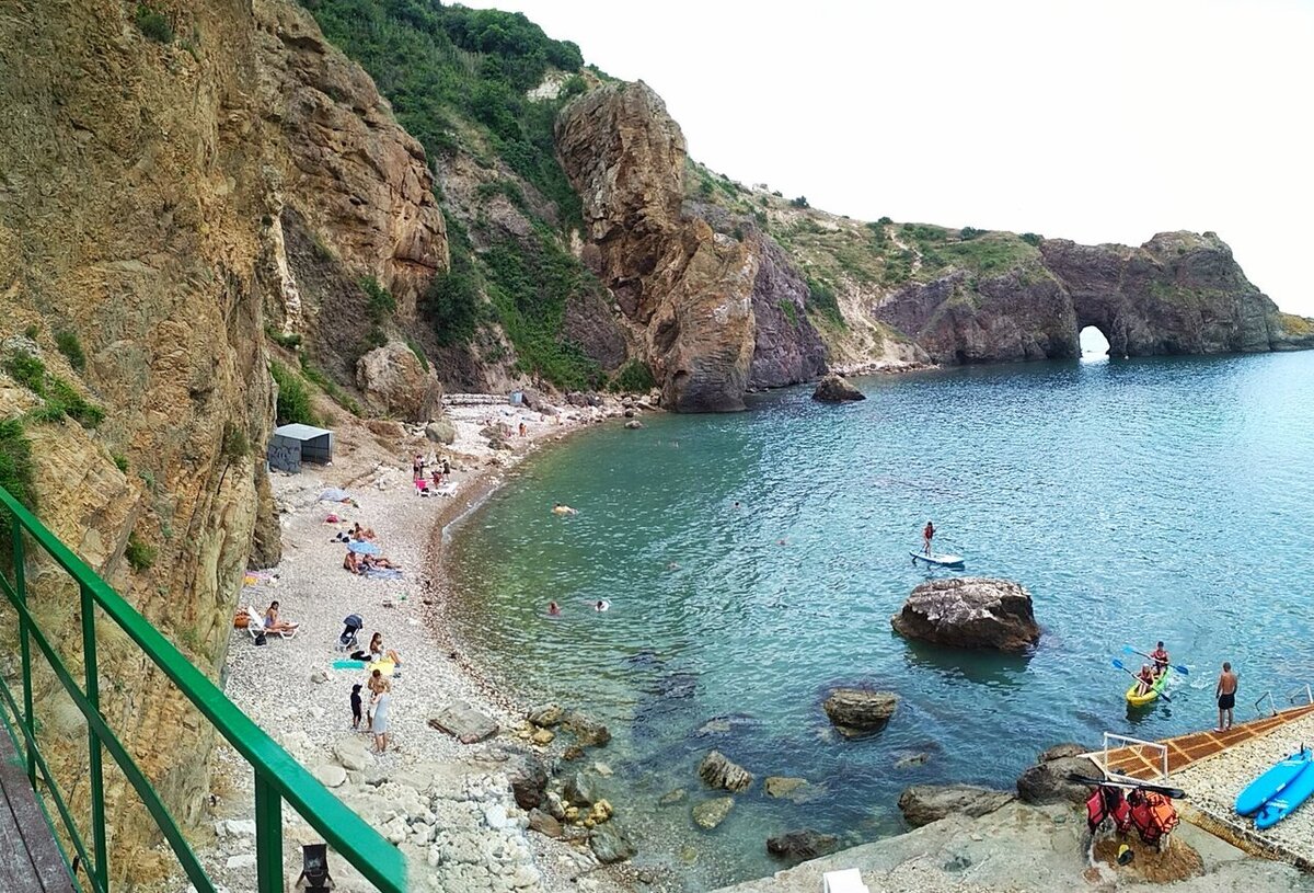 на пляжах севастополя