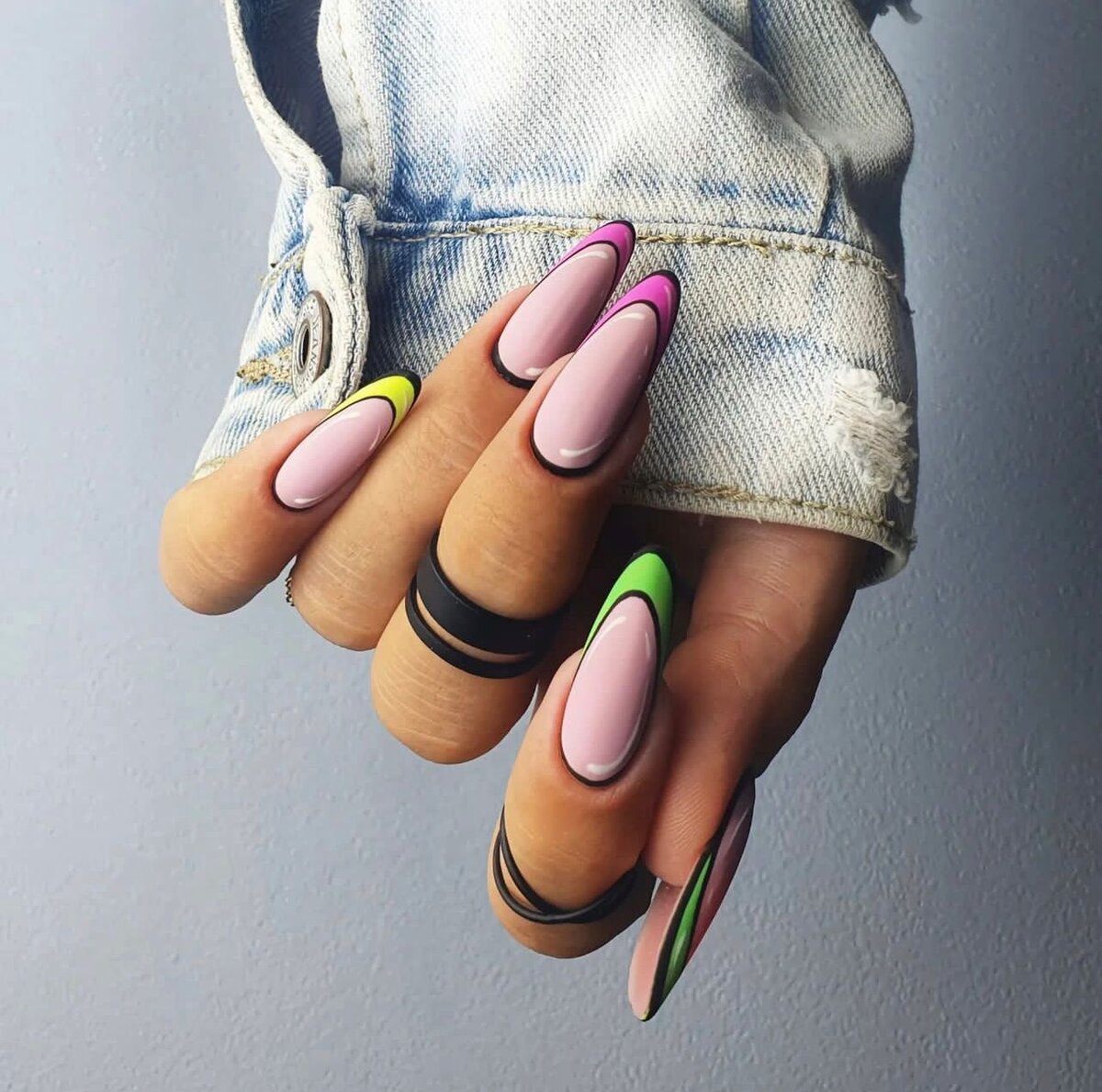 Маникюр Comic Nails