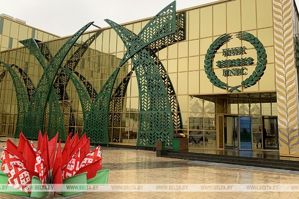     Лукашенко 4 ноября посещает в Пуховичском районе Белорусскую национальную биотехнологическую корпорацию. Фото: БелТА