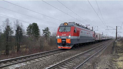 Электровоз ЭП1М-812 с пассажирским поездом № 74 Санкт-Петербург - Тюмень