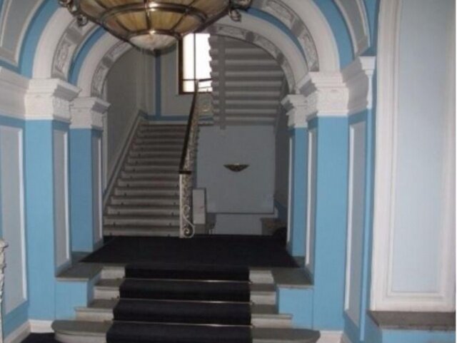     Фото: Из предмета охраны / КГИОП Так парадная особняка выглядела до ремонта.