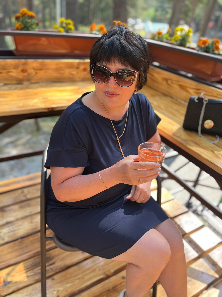 

​Я расшифровала, как мои сканер-карты говорят о великой силе человека. И тут же, с большим удовольствием, внедрила это в практику с клиенткой. 

Татьяна создаёт себе ситуации, когда остаётся в проигрыше. А именно, у неё остро стоит тема реализации и зарабатывания денег. Все попытки прийти к  стабильному заработку проваливаются. 

Великая сила, которую нужно здесь присвоить - любовь к себе. Таня никак не могла принять саму себя в ситуациях проигрыша и уходила в чувства обиды и никчемности. 
Так, она обучалась быть нужной самой себе несмотря ни на что. Но раз за разом не могла пройти этот урок, отвергая себя снова и снова. 

Время сказать себе: 
"Хватит! 🙌Я поняла. 
Я люблю себя безусловно, как Бог любит меня. И с победой и без неё. Я нужна сама себе. Мне уже нет необходимости создавать такие ситуации."
И уже с другой энергией делать работу. 

В общемировом потоке, мы проходим индивидуальные  ситуации. Но сам урок может откликаться многим, кто сейчас на витке развития, где необходимо освоить эту силу любви к себе. Возможно просто на новом уровне. 

Причины и установки, которые мешают освоить силу индивидуальны. 

Я вскрыла в Тане убеждения и 
корневые внутренние установки, которые перешли ей по родовому каналу от прадеда. 
Там длинная история, но главное - здесь и сейчас, она может прокачать свою силу и изменить родовой сценарий. 

Во время работы, я сразу вижу, как на тонком плане энергия приходит в баланс, и течет уже по-новому.  
Таня ощутила преображение на уровне чувств в теле, как прилив сил, опору и уверенность. Новый настрой. 

Каждый урок раскрывает в нас Великую Силу. Нам нужно присвоить и освоить её на уровне навыка. Тогда она встанет внутри как опора. А это значит, что мы уже полностью будем управляем  энергией, которую осваивали. 

Чем больше скилов мы в себе прокачиваем, тем развитие становимся. 

В любой трудности сразу спрашивайте себя: какую силу я сейчас в себе воспитываю?