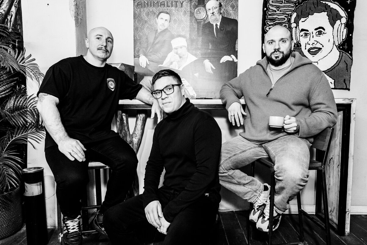    Андрей Третьяков (справа) и соучредители компании StereoPeople Group   
Фото: Предоставлено героем материала