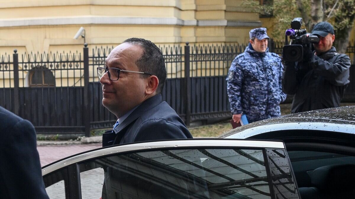    Посол Колумбии в России Эктор Аренас Нейра© РИА Новости / Владимир Астапкович