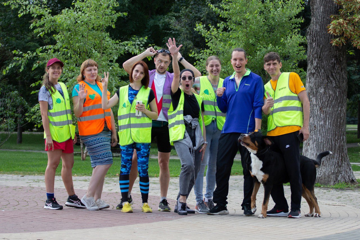 Евгений Раков (справа), Михаил Мешков и команда Белгорода