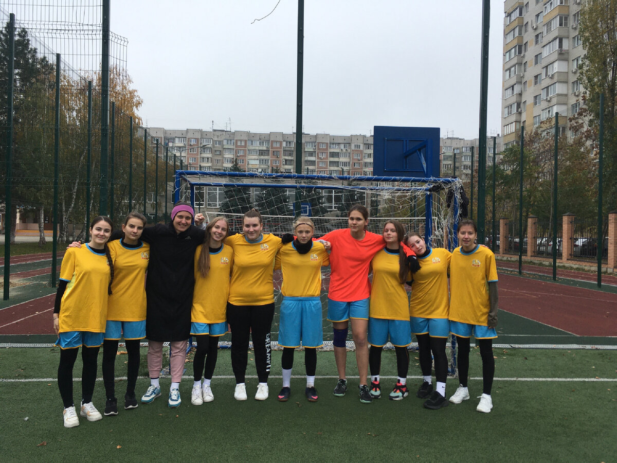 11 ноября прошли городские соревнования по мини-футболу среди девушек 9-11 классов в зачёт  Всекубанской спартакиады «Спортивные надежды Кубани», где учащиеся МАОУ СОШ 37 заняли 2 место.