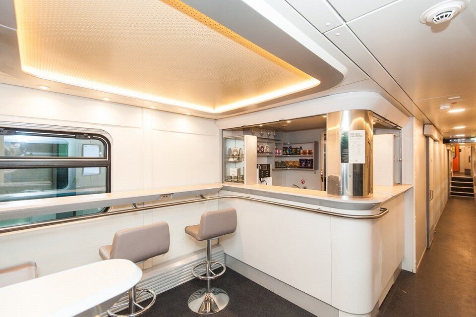     Вагоны-бистро можно найти в поездах №103/104. Фото: пресс-служба РЖД