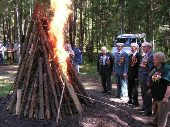     Встреча на "Кургане Дружбы" в Себежском районе в 2005 году. Фото: архив ПЛН