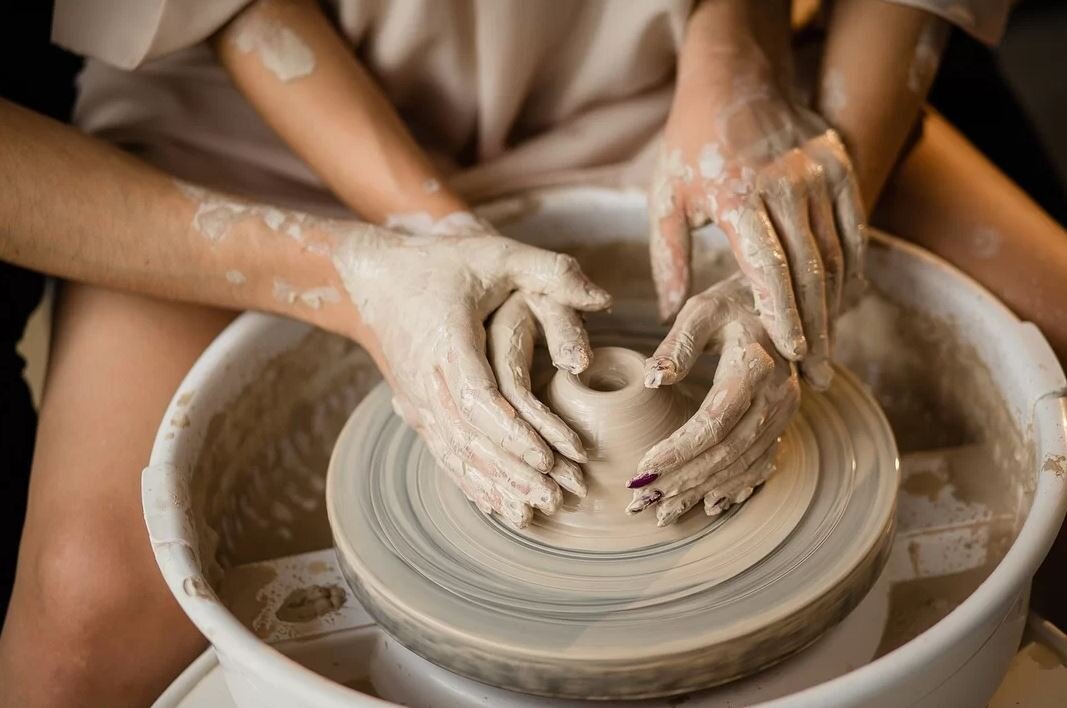 Новый опыт и новое ощущения на гончарных мастер-классах в Алматы
