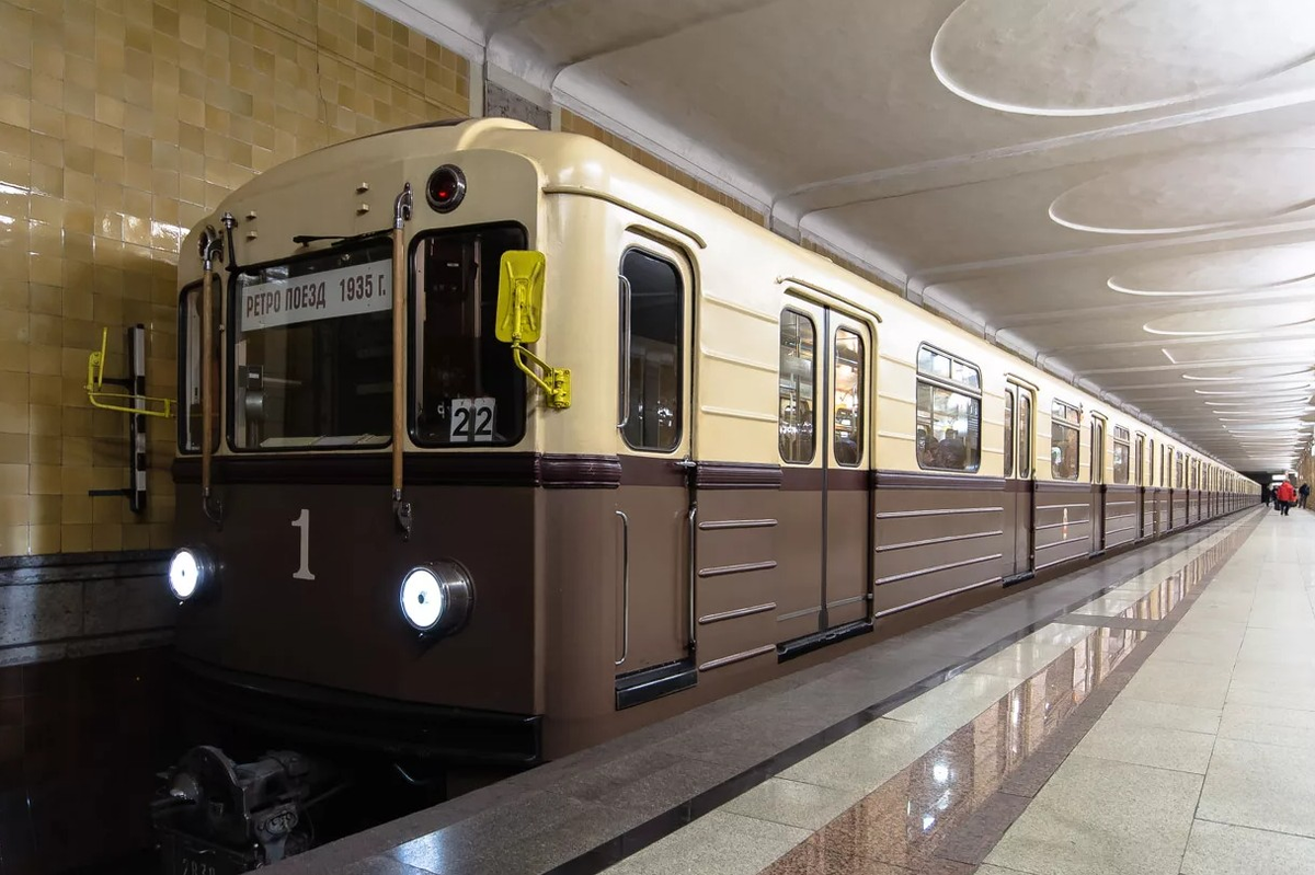 Ретро поезд на сокольнической линии фото