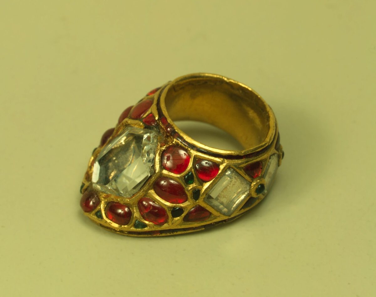 Колечко давно это давно. Золото Моголов. Сокровища великих Моголов в Эрмитаже. Старинные кольца. Средневековые кольца.