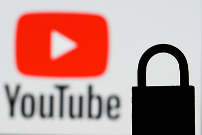    Логотип видеохостинга YouTube ©Рамиль Ситдиков РИА Новости