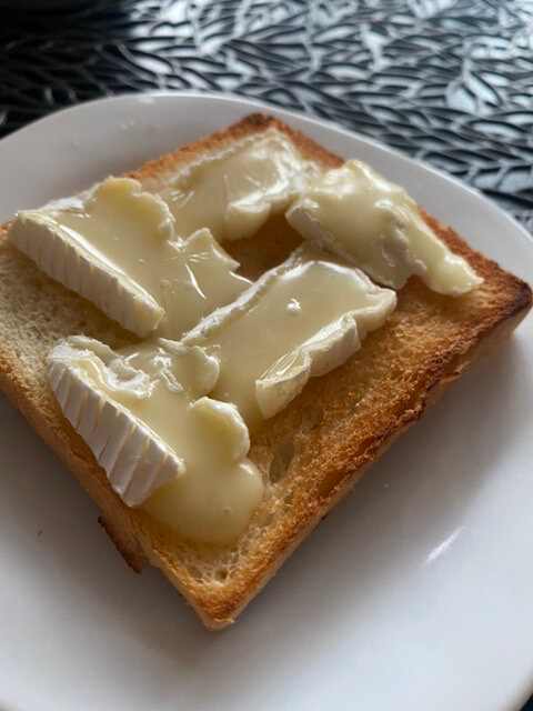 Тост с камамбером