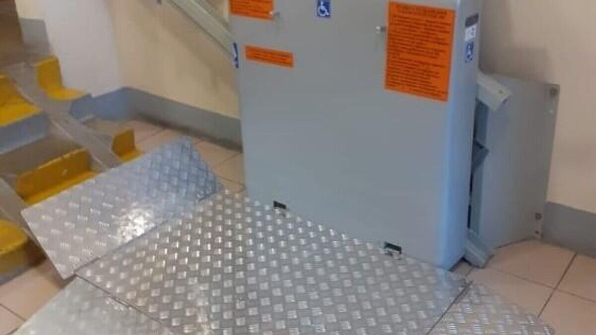    Подъемник для маломобильных жильцов в доме на улице Недорубова в Москве© Мосжилинспекция