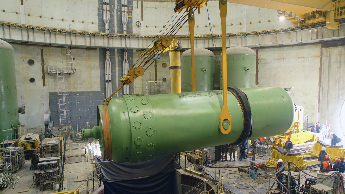 Монтаж компенсатора давления реакторной установки