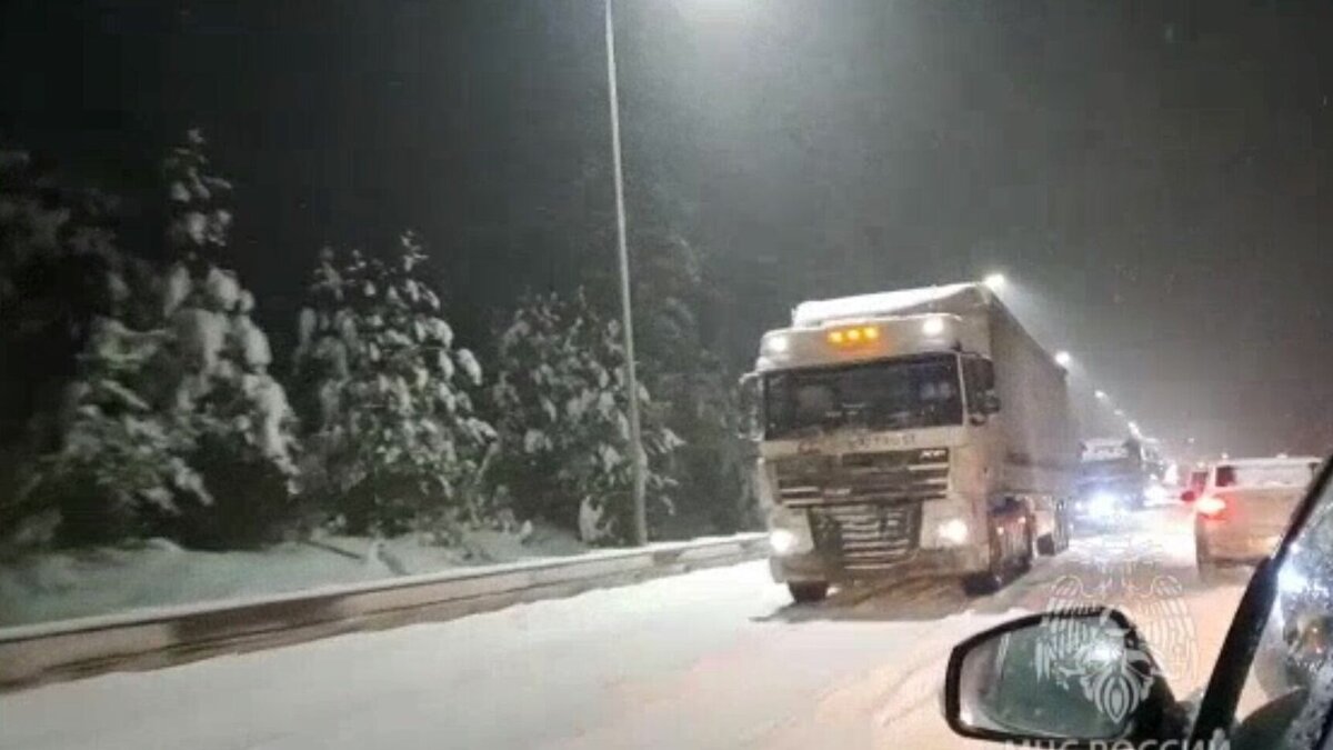     В связи с неблагоприятными погодными условиями в Удмуртии на федеральных трассах вводится временное ограничение движения.