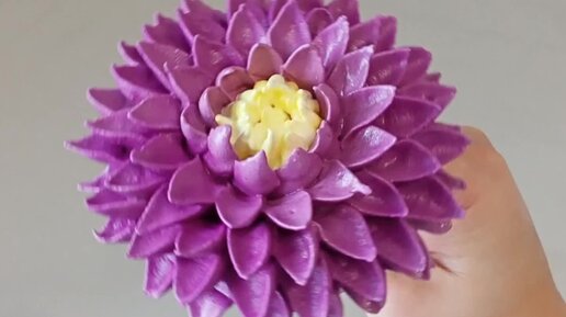 Красивый цветок из крема сделать очень просто