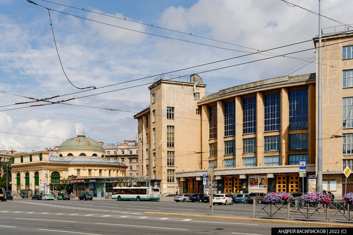 Было и стало: 8 фотографий района рядом с метро 