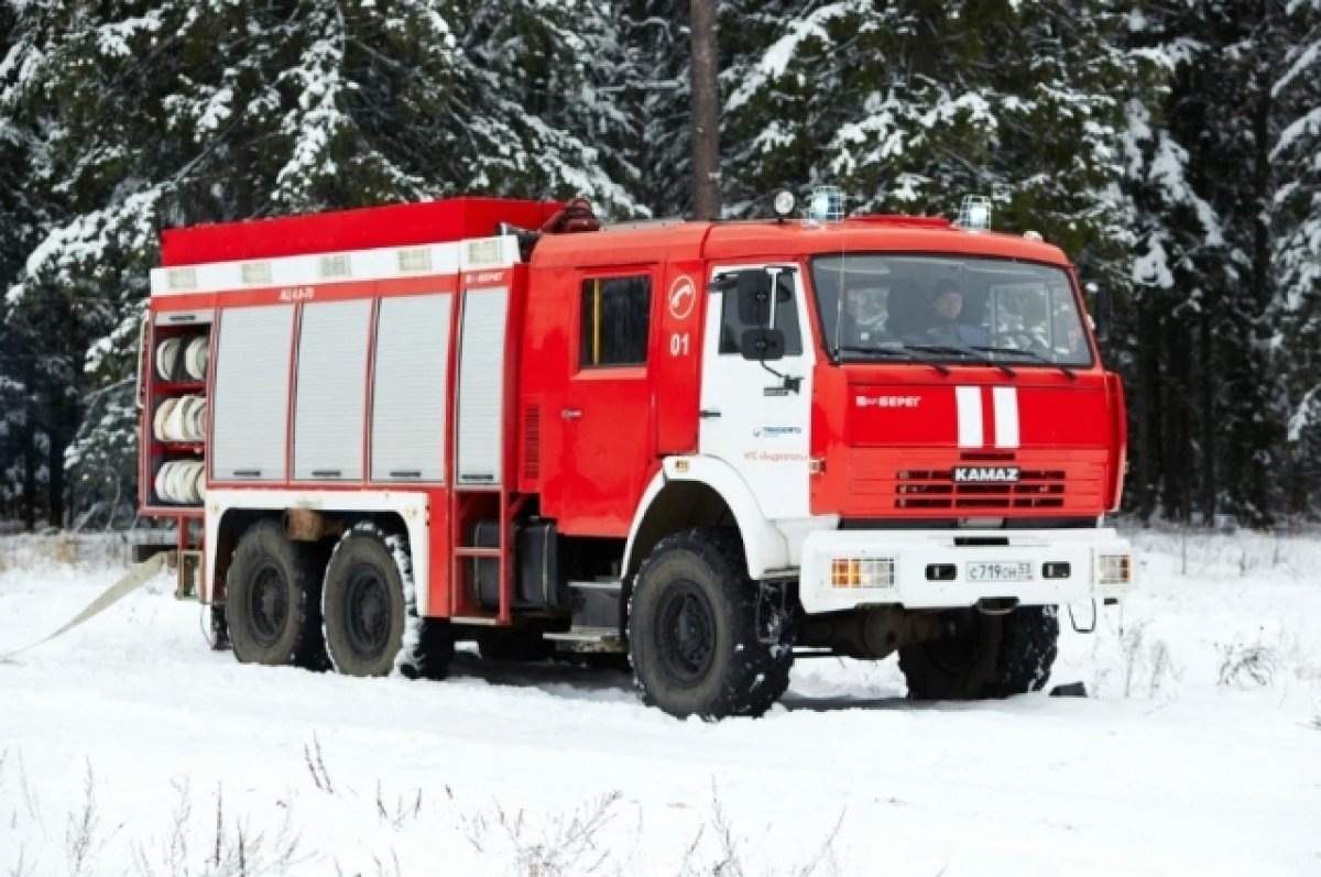    Пожарные спасли человека из горящей квартиры в Бежецке