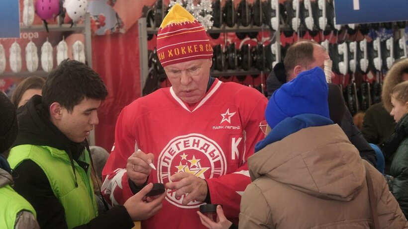    Матч «Легенд хоккея» в рамках «Выходи во двор» © Пресс-служба Министерства физической культуры и спорта Московской области