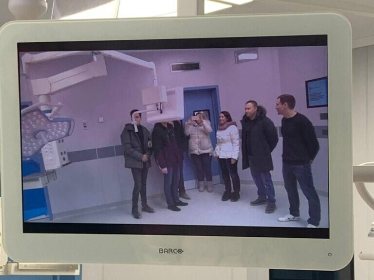    Татьяна Савинова провела оперативное совещание в новой Детской областной больнице Марина Шарт