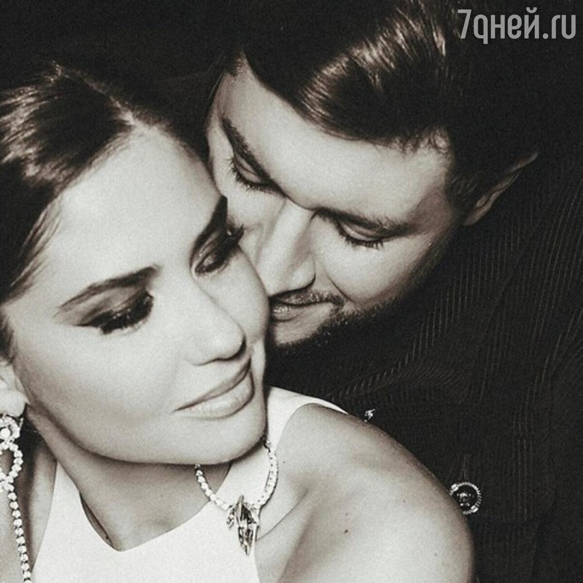    Агата Муцениеце и Давид Манукян Социальные сети