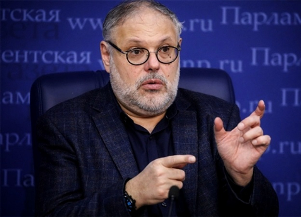 Экономист Михаил Хазин...