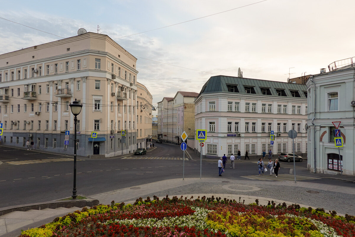 Пешеходная прогулка по центру Москвы. Синагога, бывшая ночлежка, страшный  зверь и еще много интересного | Самый главный путешественник | Дзен