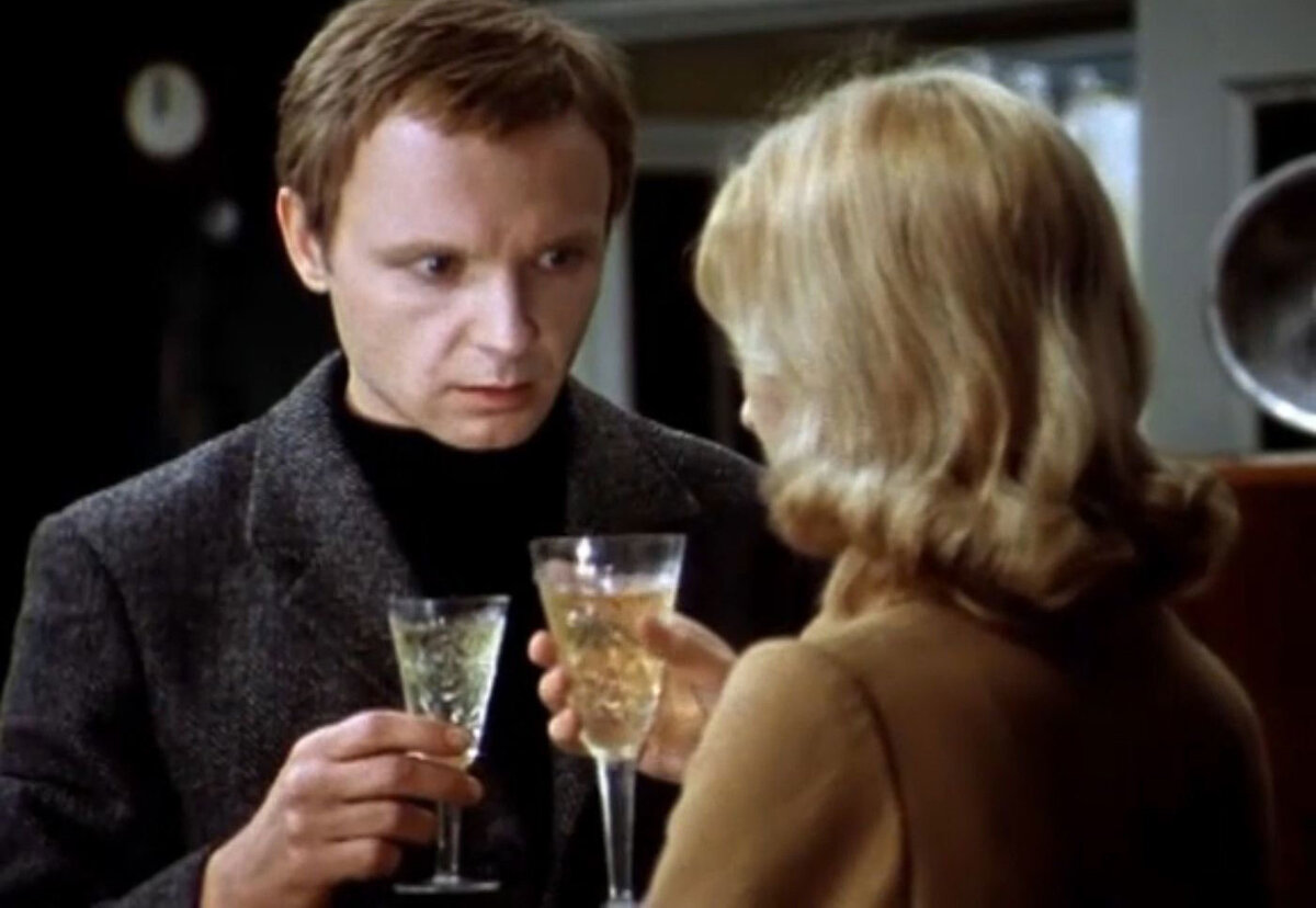     Отмененный суицид и спасённый мальчик: чудо «Иронии судьбы, или С легким паром!»