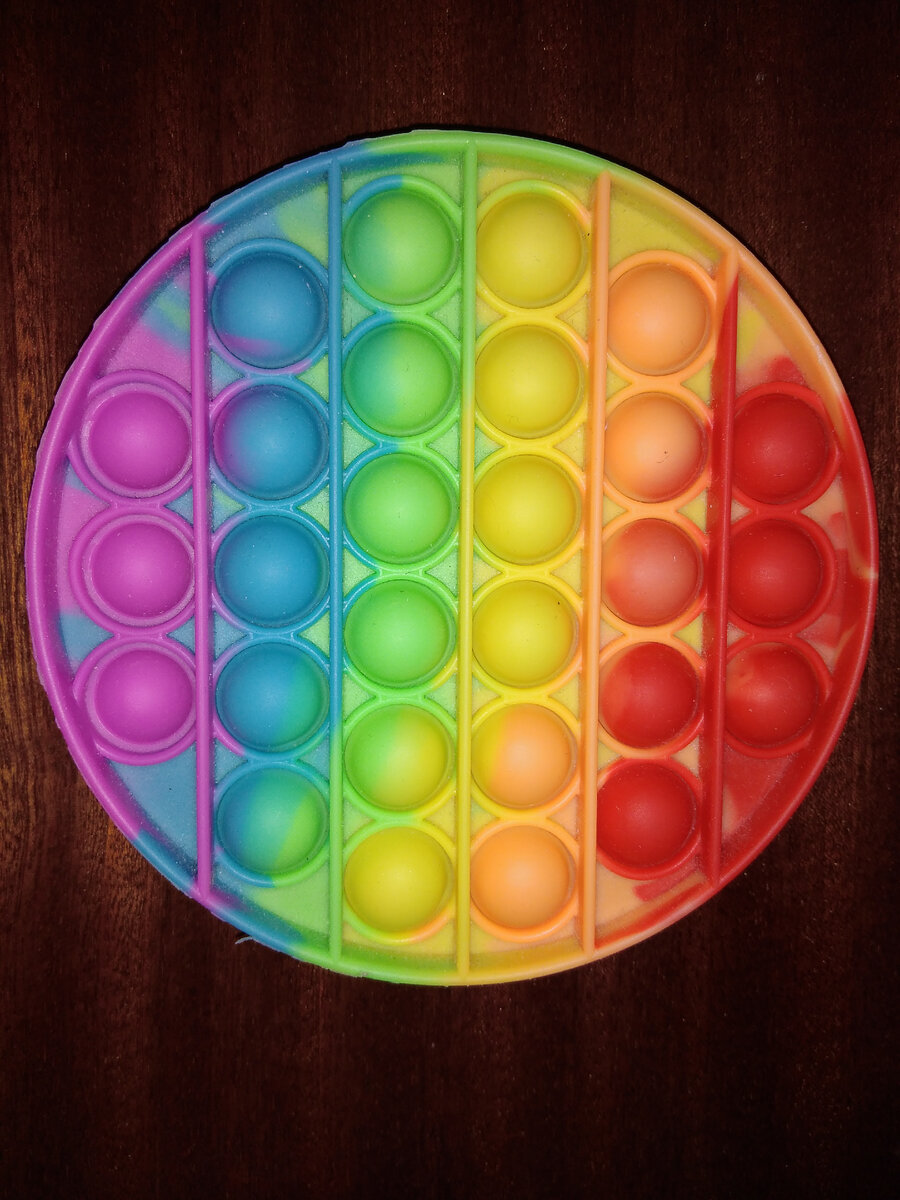 Интересно, это в самом деле антистресс? На меня это не действует. Ну пощелкала, и всё равно мысли мучили о будущем. А дочка за свое: надо подольше, тогда помогает. Но не весь день же щёлкать, как бездельник? 😉