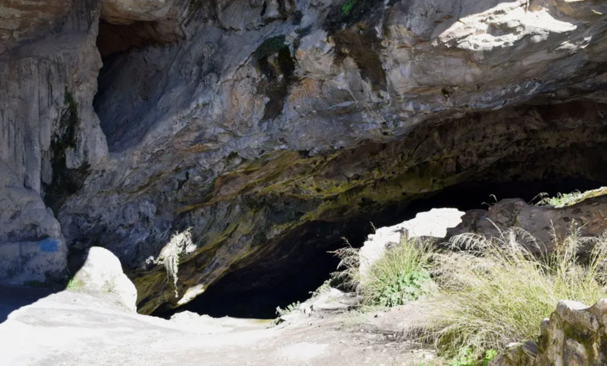 Пещера емил раковица молдавия. Пещера. Спелеотуризм в рф. Мамонтова пещера сша. Лотова пещера.