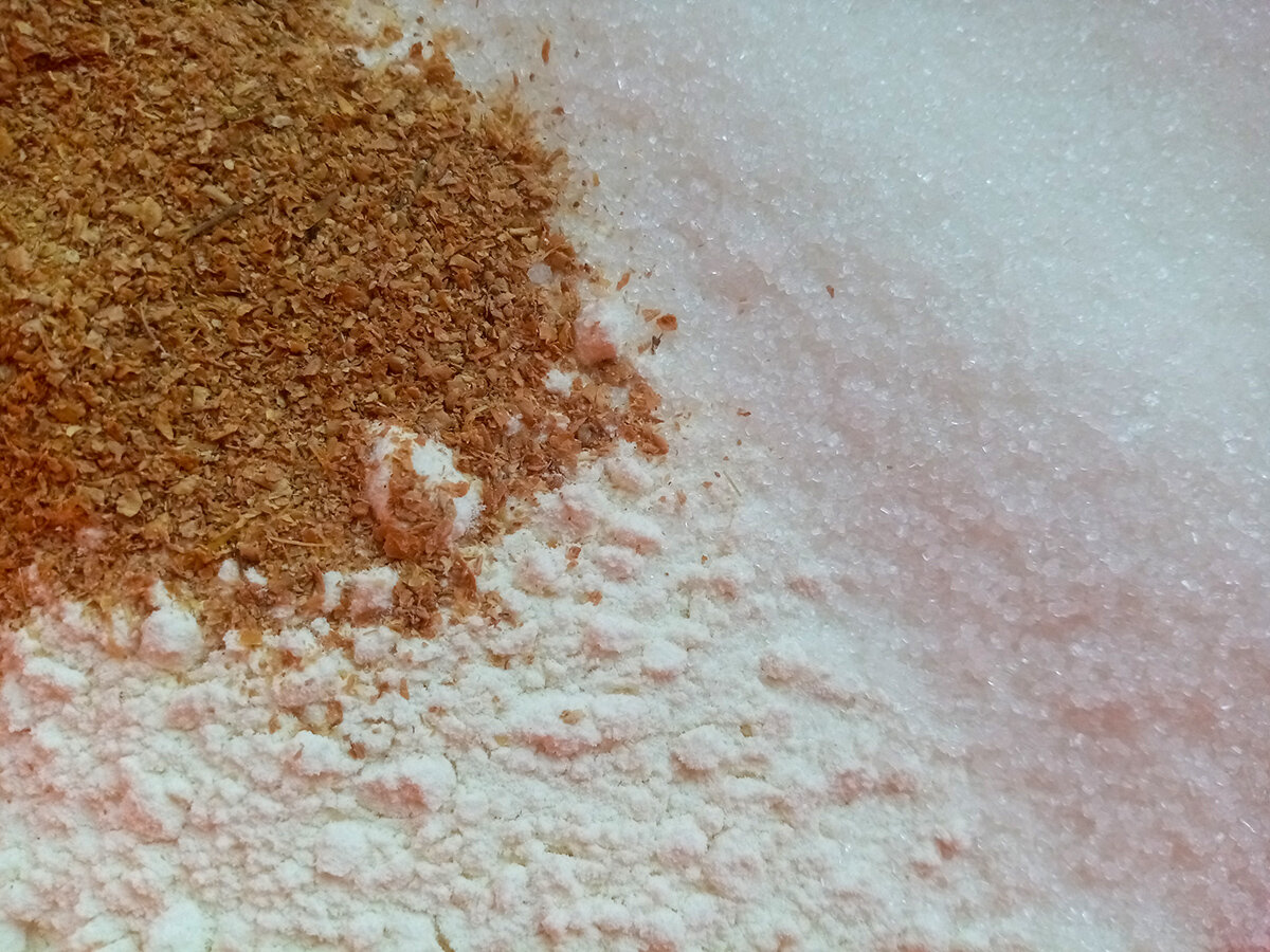 Смесь сыпучих ингредиентов.