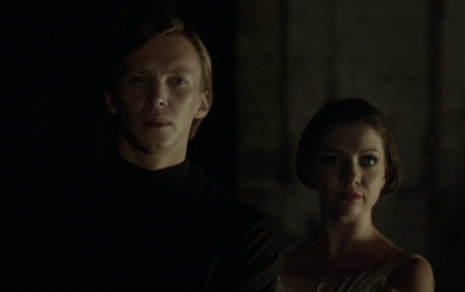 Вот он, Эрик. Оставим такого Эрика без комментариев. Рядом с ним, предположительно, Надя Нерина. Скрин из фильма, собственноручно вырезанный нами.