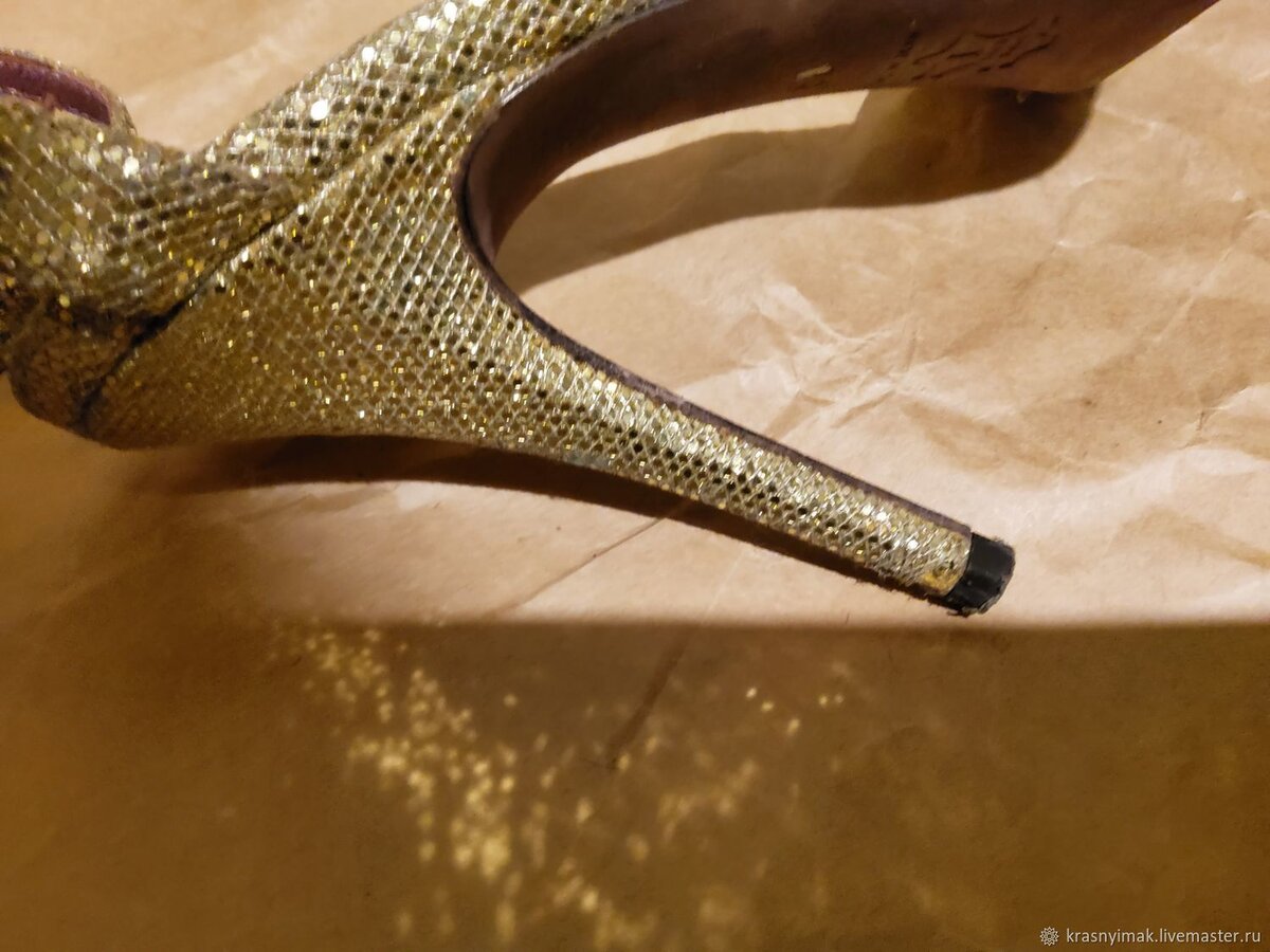 ФОТО ИЗ ИНТЕРНЕТА. ЗОЛОТЫЕ ТУФЕЛЬКИ ЗА ПОЛЗАРПЛАТЫ...