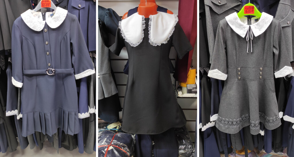 В нашем комплексе появились новые модели школьных платьев. Очень стильно смотрятся платья с большими белыми воротниками. Обязательно предложите вашим покупателям несколько вариантов этих моделей.  Платья с белыми воротниками синего, серого цвета в секции Л-86 за 600₽. 
