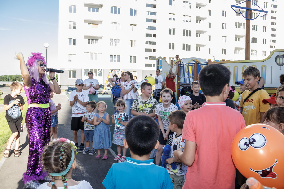 аниматор Даша Путешественница и дети двора