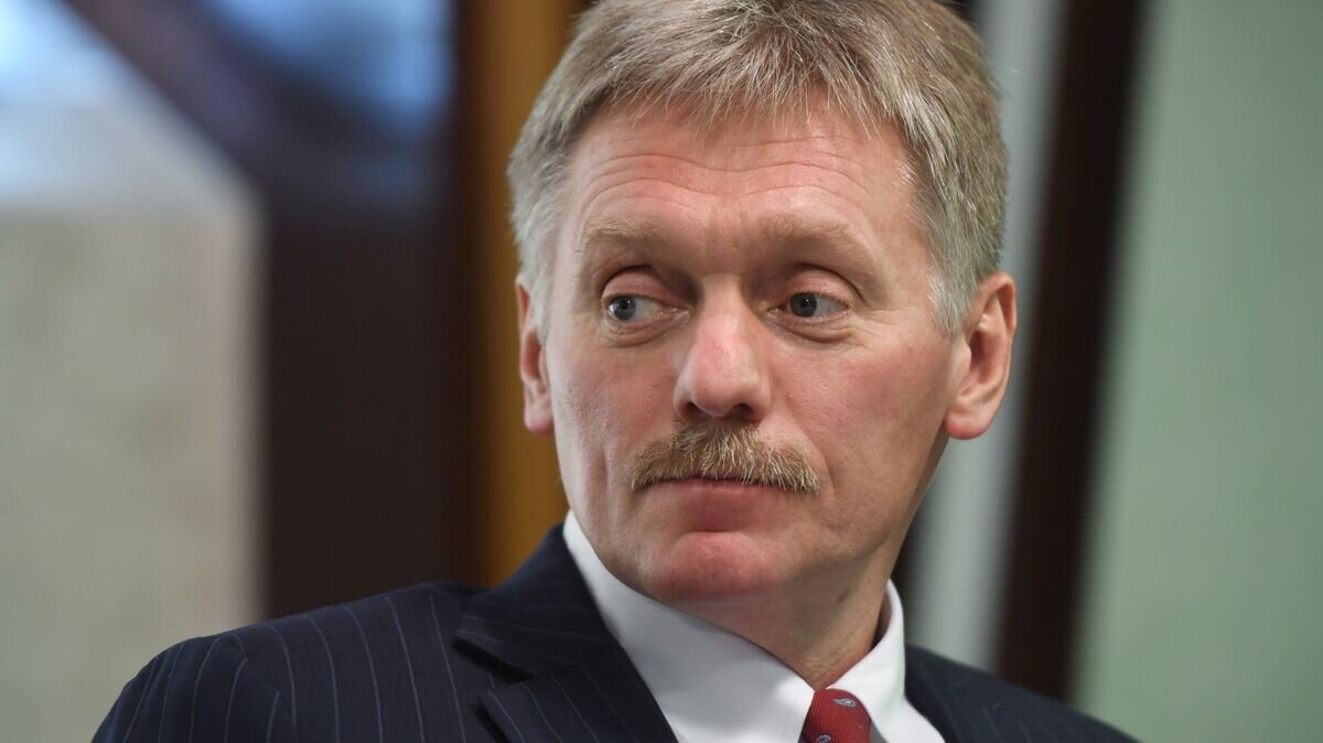    Пресс-секретарь президента России Дмитрий Песков на пресс-конференции по медиагрантам Русского географического общества © РИА Новости / Илья Питалев
