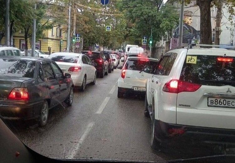 Симферополь, ул. Александра Невского в час пик.