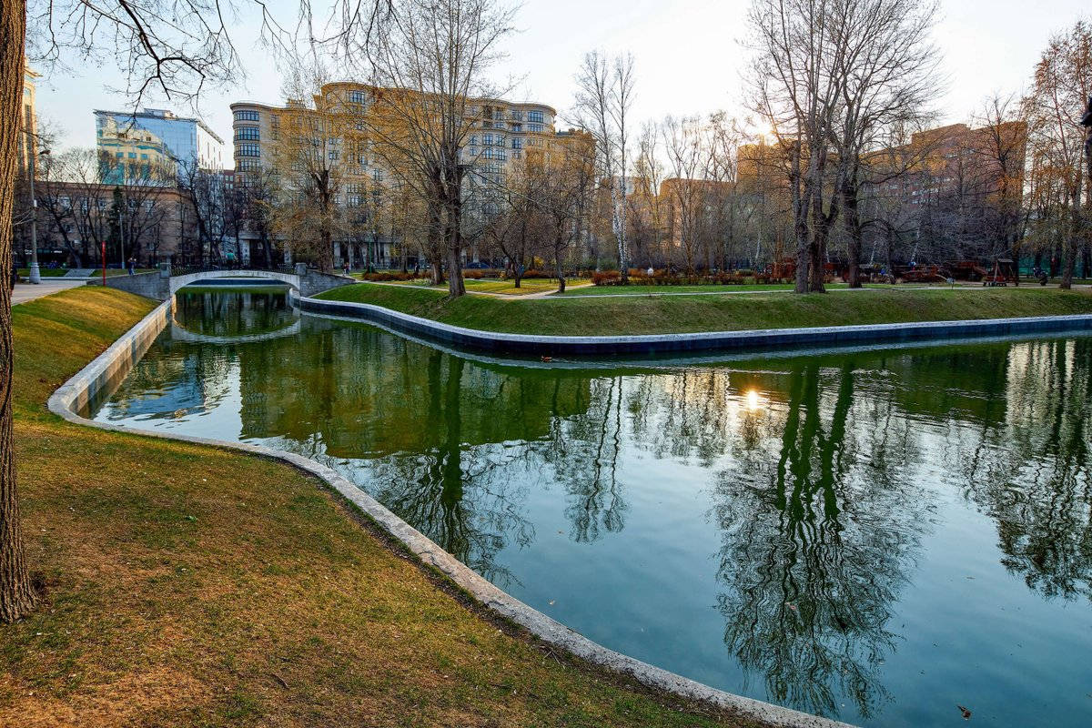 Парк усадьба Трубецких в Хамовниках. Парк им. Мандельштама. Усадьба Трубецких в Хамовниках. Усадьба Трубецких на Фрунзенской. Детский парк усадьба Трубецких в Хамовниках.