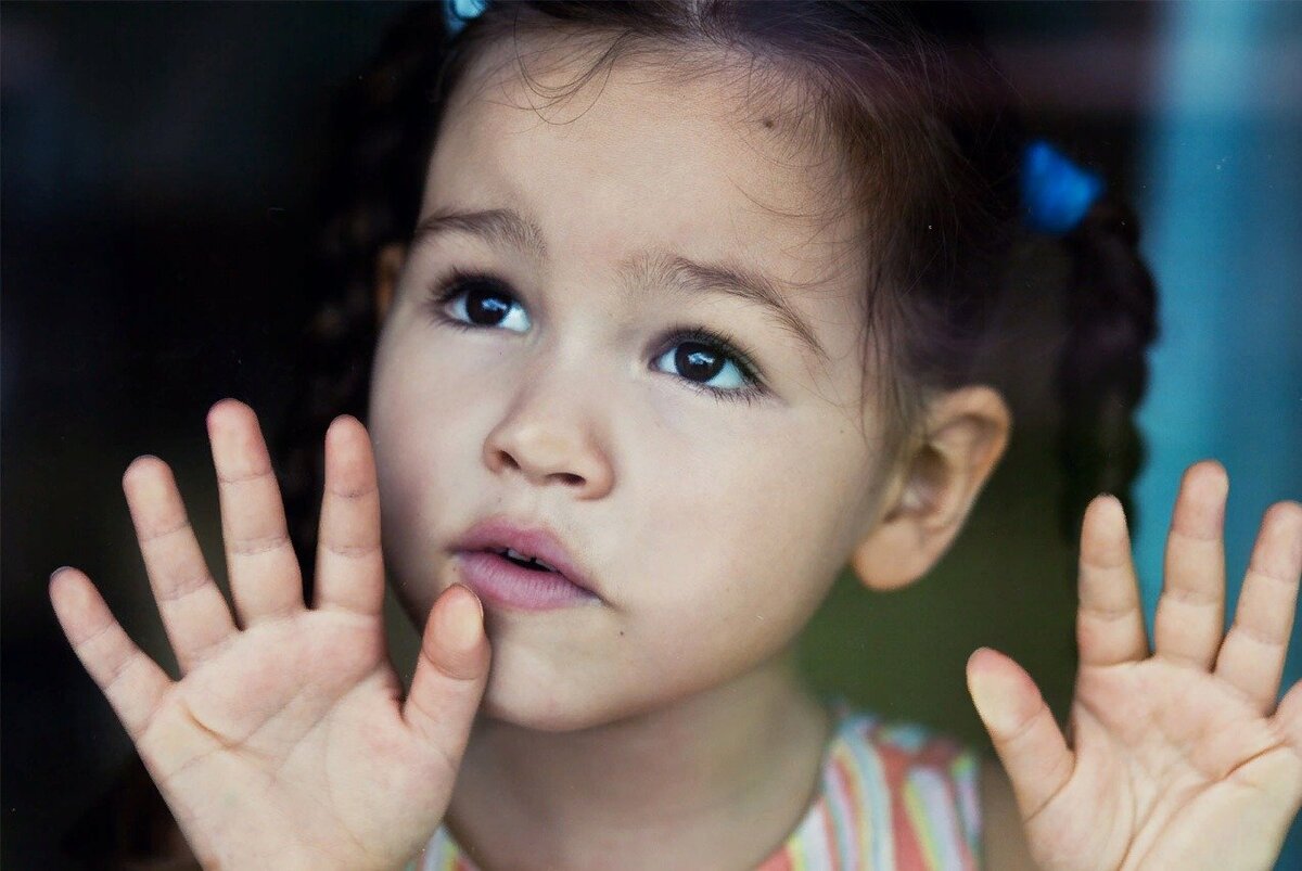 Взято отсюда https://funart.pro/uploads/posts/2021-04/1618400097_16-funart_pro-p-deti-siroti-deti-krasivo-foto-18.jpg