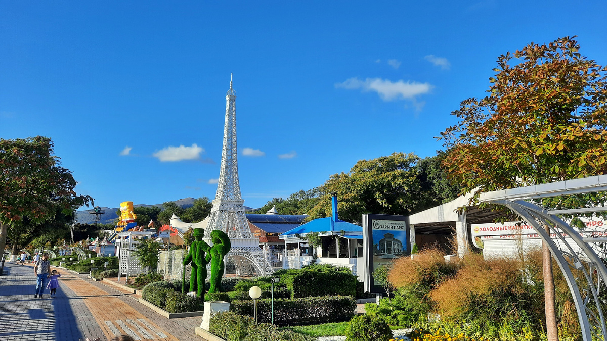 Кабардинко-эйфилева башня - визитная карточка набережной поселка